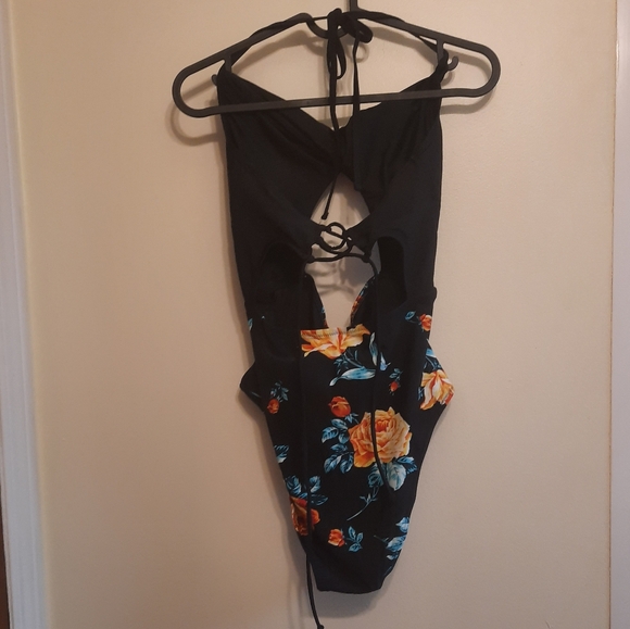 NWT Cupshe Black Floral Print Halter Tummy Control One Piece Swimsuit - Picture 11 of 13